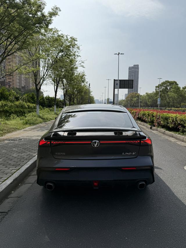 Changan UNI-V 2022 1.5T Premium – фото 9