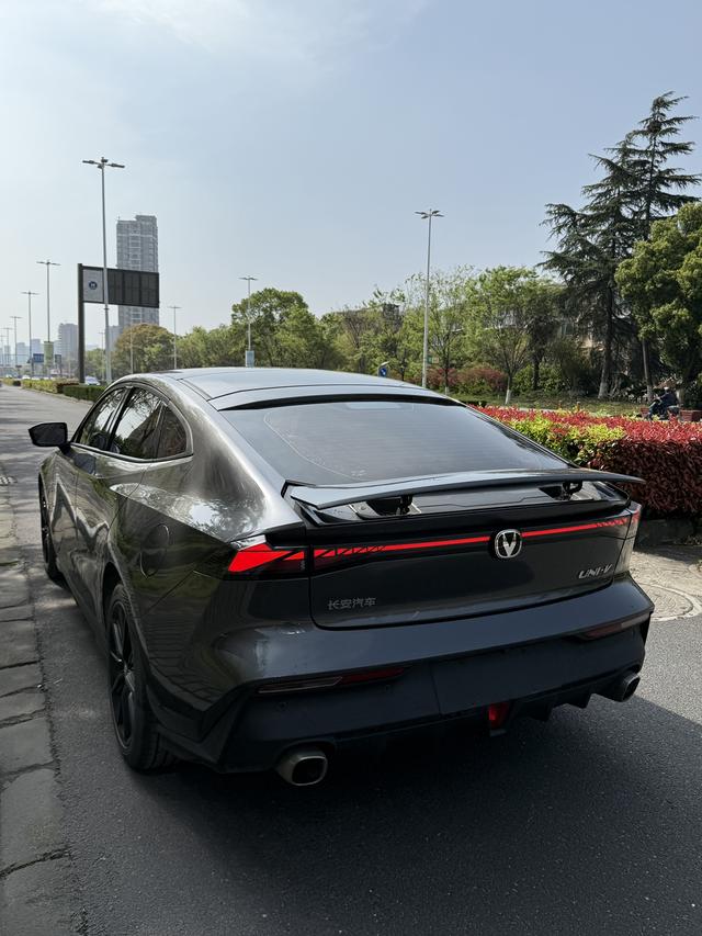 Changan UNI-V 2022 1.5T Premium – фото 10