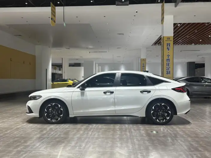 Honda Civic 2023 Model HATCHBACK 240TURBO CVT Extremely sharp version – фото 4