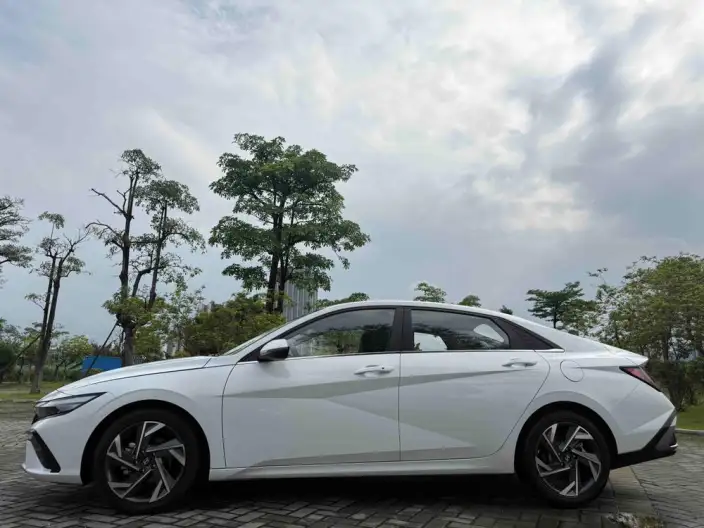 Hyundai Ioniq 2023 Model 1.5L CVT LUX Premium Edition – фото 4