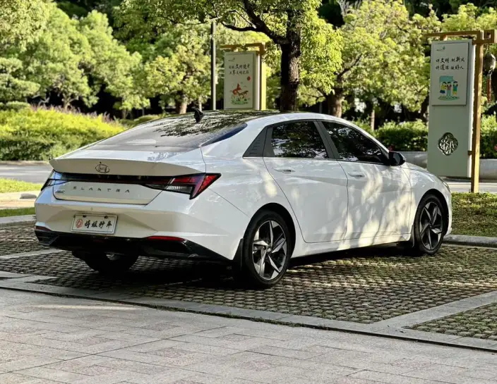 Hyundai Ioniq 2022 Model 1.5L CVT LUX Premium Edition – фото 6