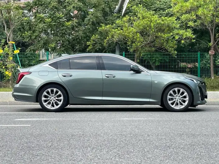 Cadillac CT5 2023 Model 28T Fashion Model – фото 7