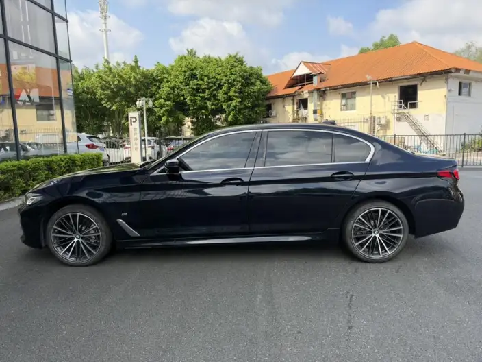 BMW 5 Series 2022 Model Facelift II 530Li Leading Model M Sports Set – фото 4