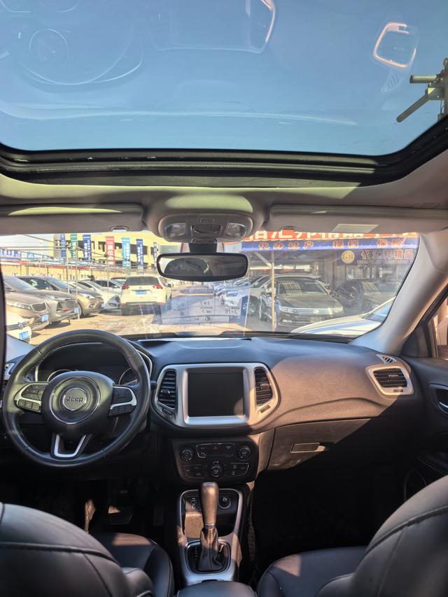 Jeep Compass 2017 200T Automatic Family Enjoyment – фото 9