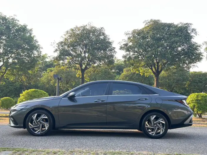 Hyundai Ioniq 2023 Model 1.5L CVT GLX Elite Edition – фото 4