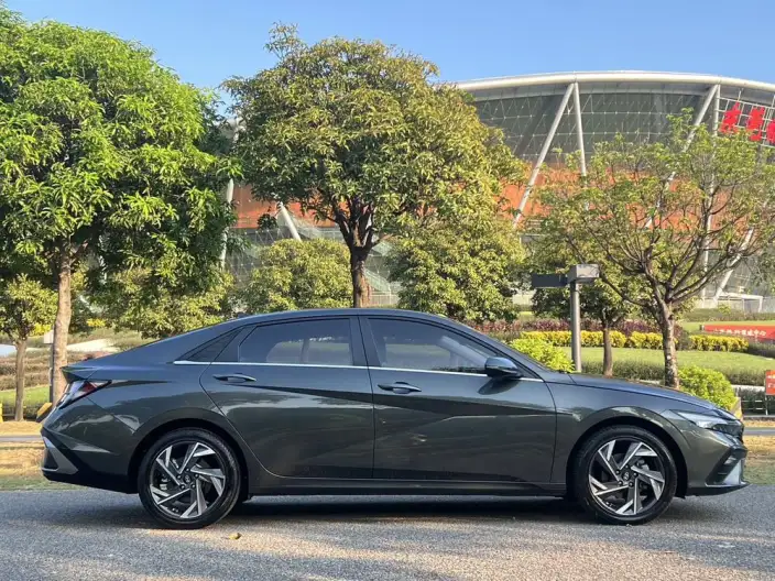 Hyundai Ioniq 2023 Model 1.5L CVT GLX Elite Edition – фото 8