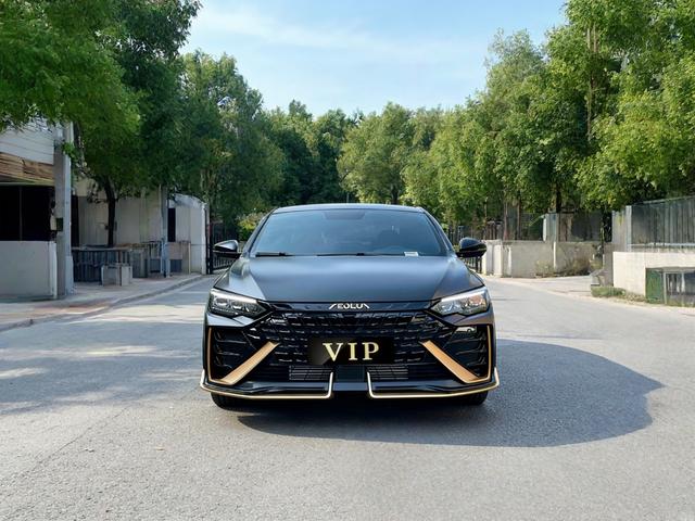Yixuan Max Модель 2022 года 1.5T Dark Night Edge Edition – фото 2