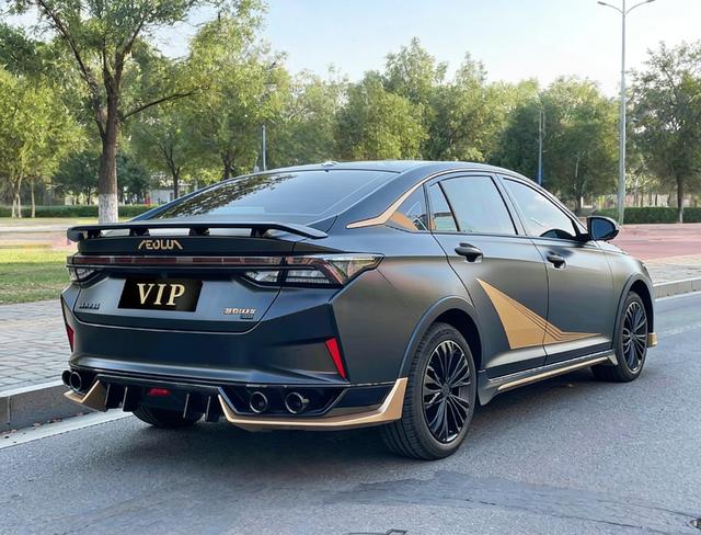 Yixuan Max Модель 2022 года 1.5T Dark Night Edge Edition – фото 9