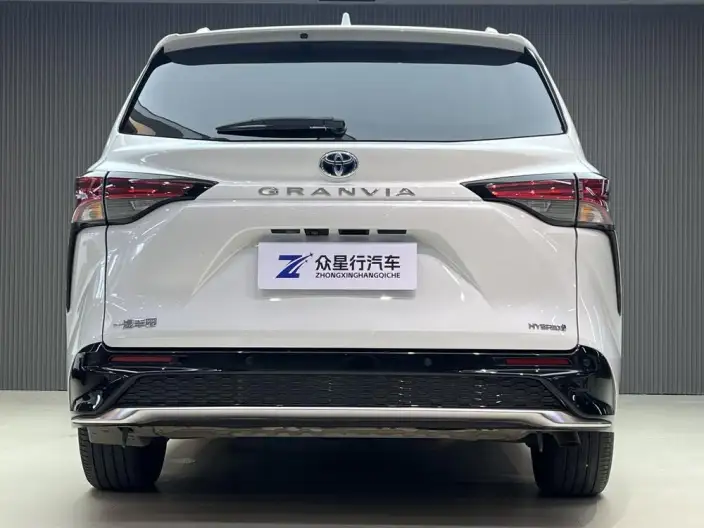 Granvia 2022 Model 2.5L Hybrid Premium Edition – фото 3