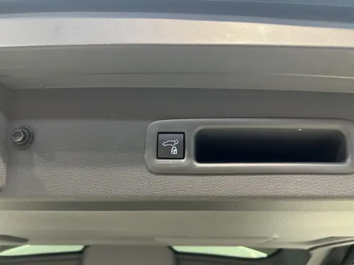 Granvia 2022 Model 2.5L Hybrid Premium Edition – фото 9