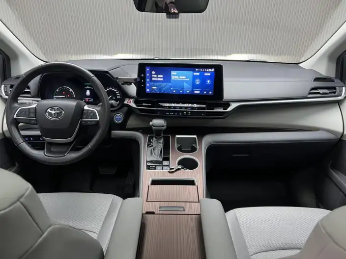Granvia 2022 Model 2.5L Hybrid Premium Edition – фото 10
