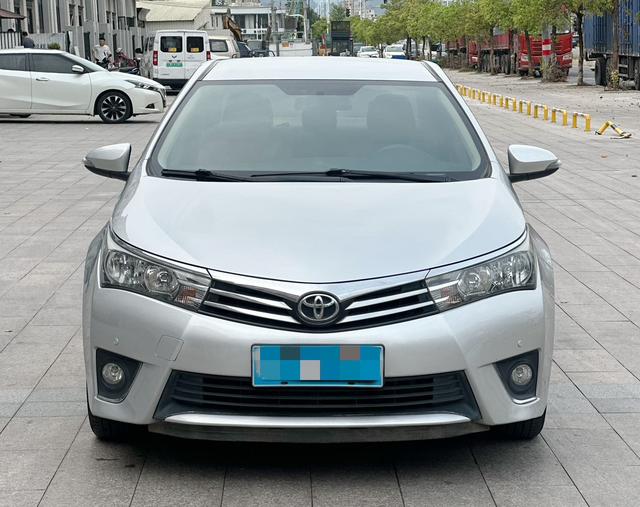 Toyota Corolla 2017 модификация 1.6L CVT GL – фото 2