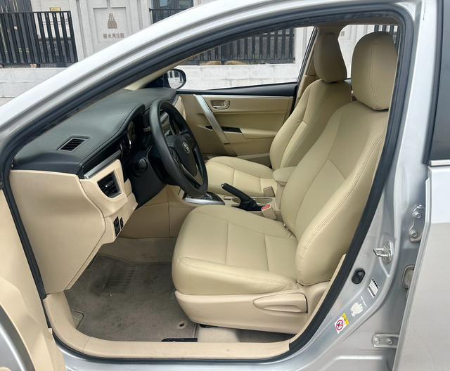 Toyota Corolla 2017 модификация 1.6L CVT GL – фото 6