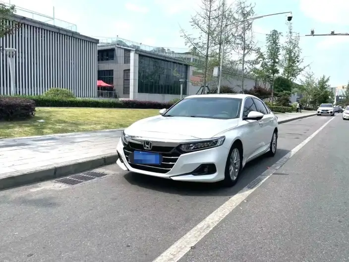 Honda Accord 2022 Model 260TURBO Deluxe Edition – фото 1