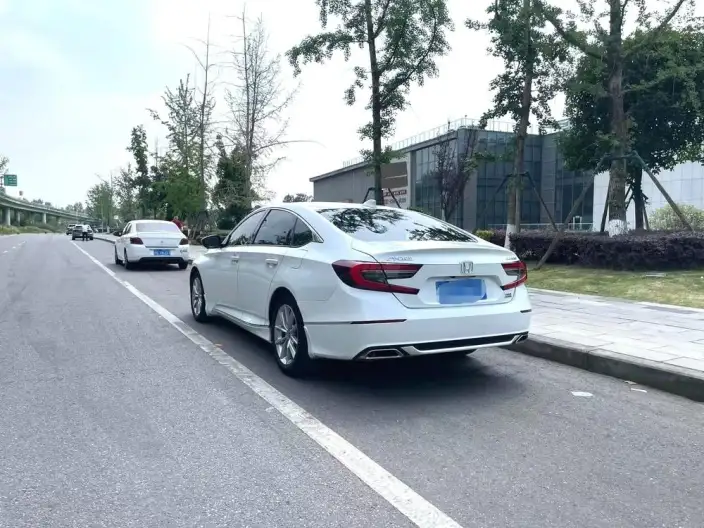 Honda Accord 2022 Model 260TURBO Deluxe Edition – фото 4