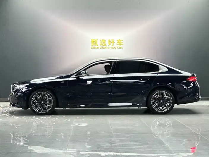 BMW 5 Series 2025 Model 530Li Exclusive Model M Sports Set – фото 3