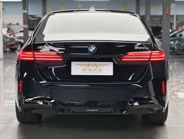 BMW 5 Series 2025 Model 530Li Exclusive Model M Sports Set – фото 4