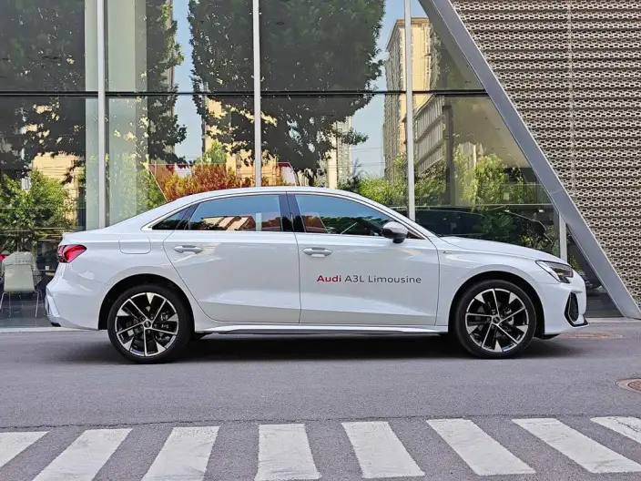 Audi A3 2026 Model A3L Limousine 35 TFSI Continental Flying Spur Exclusive Model – фото 5