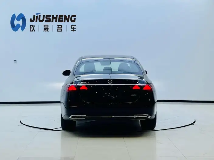 Mercedes-Benz E-Class PHEV 2024 Model E 350 e L sedan – фото 5