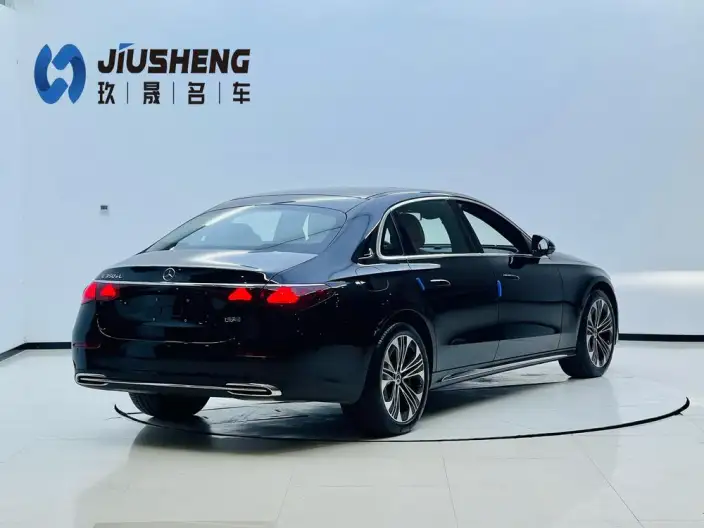 Mercedes-Benz E-Class PHEV 2024 Model E 350 e L sedan – фото 6