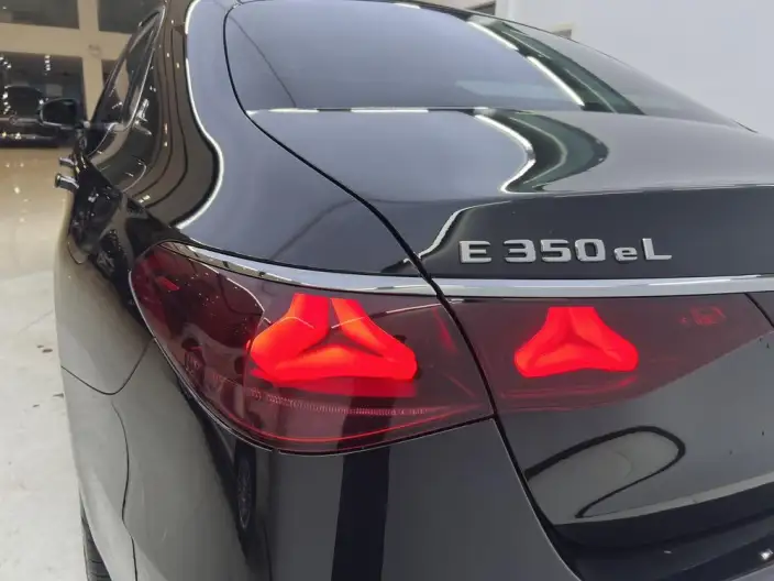 Mercedes-Benz E-Class PHEV 2024 Model E 350 e L sedan – фото 8