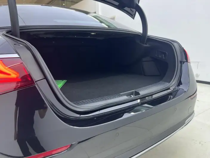 Mercedes-Benz E-Class PHEV 2024 Model E 350 e L sedan – фото 18