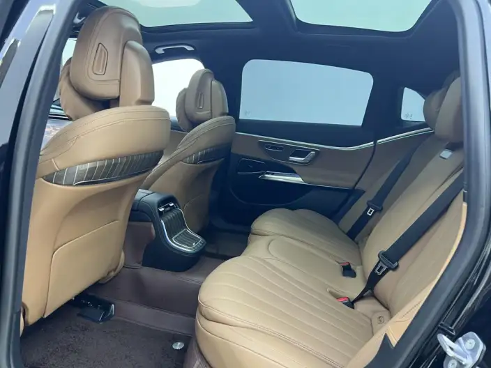 Mercedes-Benz E-Class PHEV 2024 Model E 350 e L sedan – фото 24
