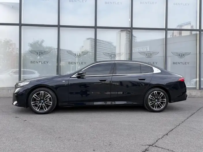 BMW 5 Series 2025 Model Facelift 530Li Leading Model M Sports Set – фото 3