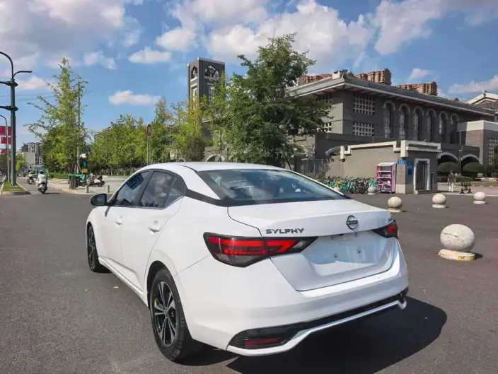 Nissan Sylphy 2023 Model 1.6L CVT Yuexiang Edition – фото 4