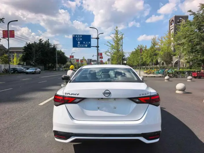 Nissan Sylphy 2023 Model 1.6L CVT Yuexiang Edition – фото 5