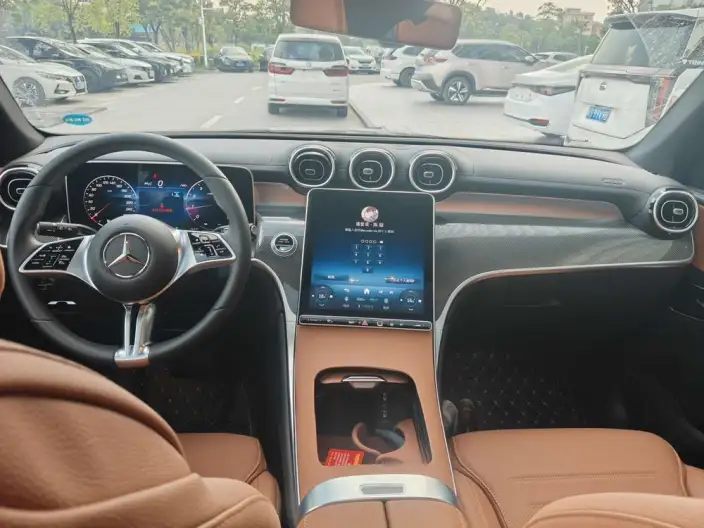 Mercedes-Benz GLC 2025 Model Facelift GLC 260 L 4MATIC Dynamic Model 5 seat – фото 6