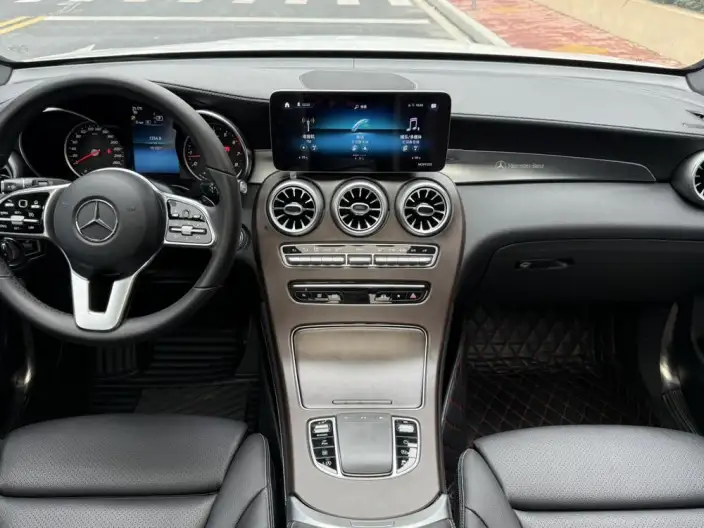 Mercedes-Benz GLC 2020 Model GLC 260 L 4MATIC Dynamic Model – фото 9