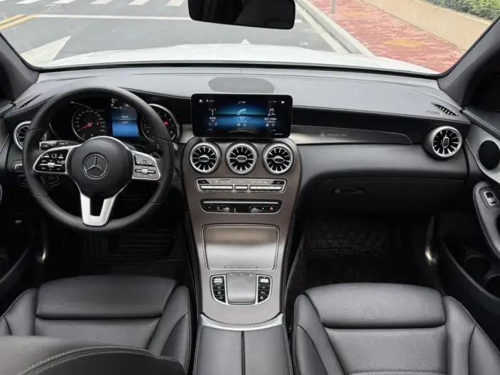 Mercedes-Benz GLC 2020 Model GLC 260 L 4MATIC Dynamic Model – фото 13