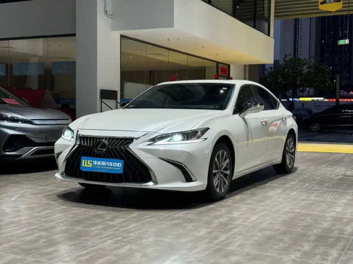 Lexus ES 2022 Model 200 Superior Edition – фото 1