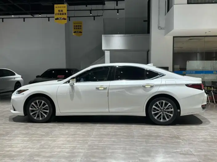 Lexus ES 2022 Model 200 Superior Edition – фото 3