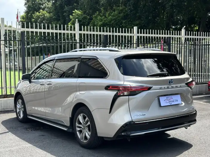 Toyota Sienna 2021 Model 2.5L Hybrid Platinum edition – фото 4