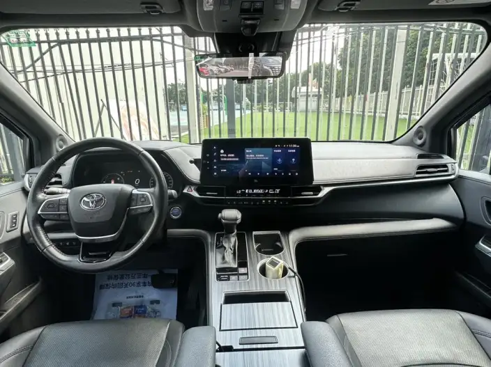 Toyota Sienna 2021 Model 2.5L Hybrid Platinum edition – фото 13