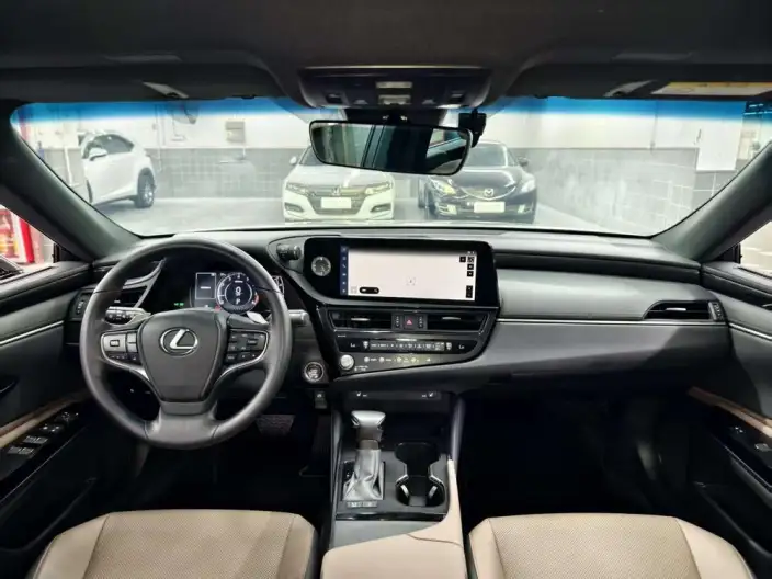 Lexus ES 2022 Model 200 Superior Edition – фото 8