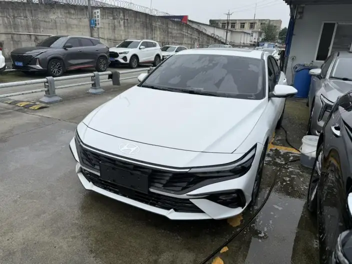 Hyundai Ioniq 2022 Model 1.5L CVT GLX Elite Edition – фото 1