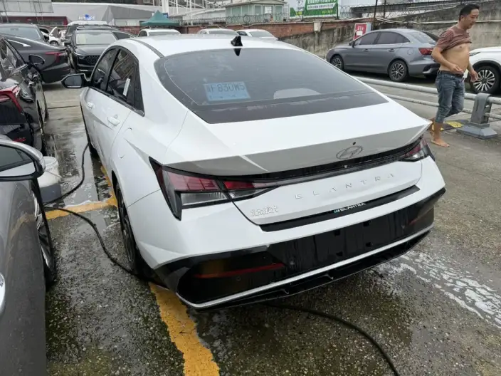 Hyundai Ioniq 2022 Model 1.5L CVT GLX Elite Edition – фото 4