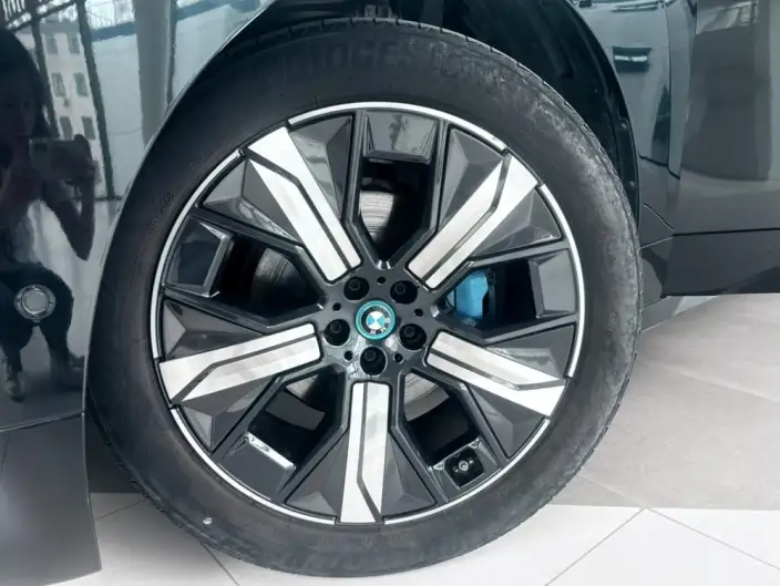 BMW iX 2023 Model xDrive40 – фото 12