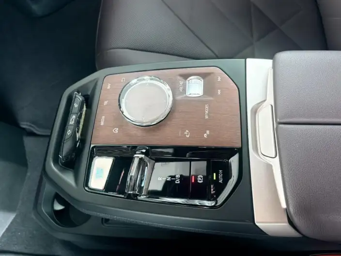 BMW iX 2023 Model xDrive40 – фото 13