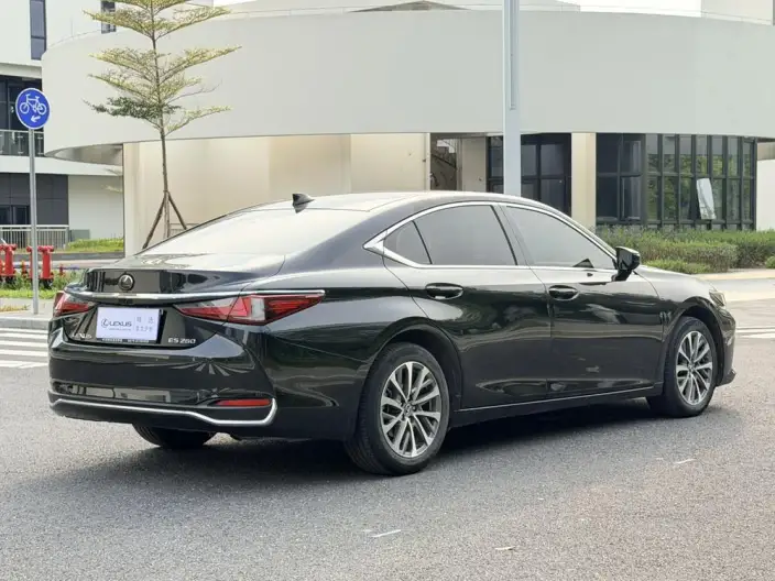 Lexus ES 2022 Model 200 Superior Edition – фото 7