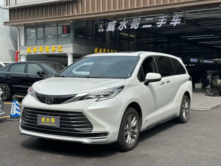 Toyota Sienna 2024 Model Hybrid 2.5L 4WD Premium Edition – фото 1