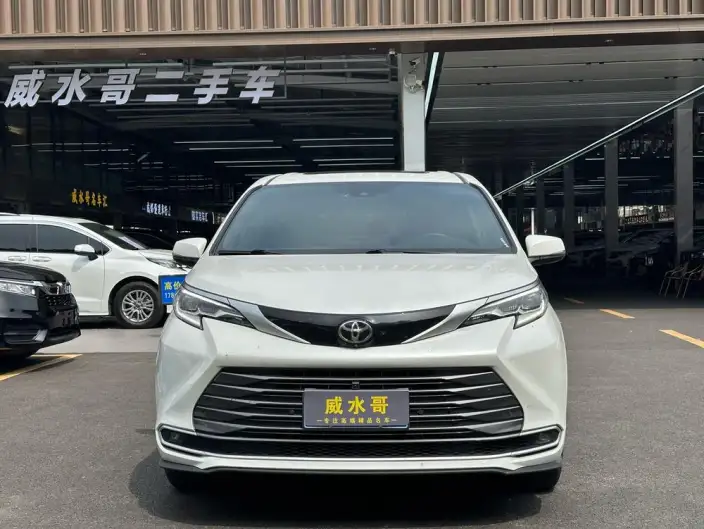 Toyota Sienna 2024 Model Hybrid 2.5L 4WD Premium Edition – фото 2