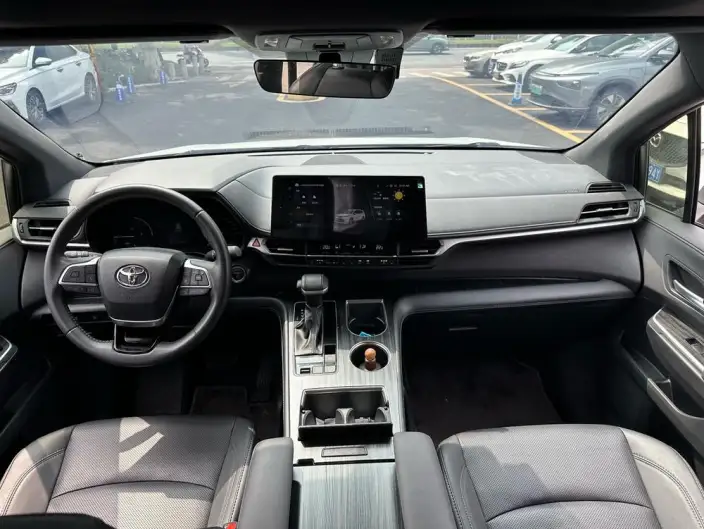 Toyota Sienna 2024 Model Hybrid 2.5L 4WD Premium Edition – фото 6