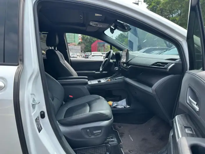 Toyota Sienna 2024 Model Hybrid 2.5L 4WD Premium Edition – фото 9