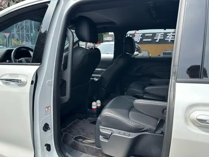 Toyota Sienna 2024 Model Hybrid 2.5L 4WD Premium Edition – фото 10
