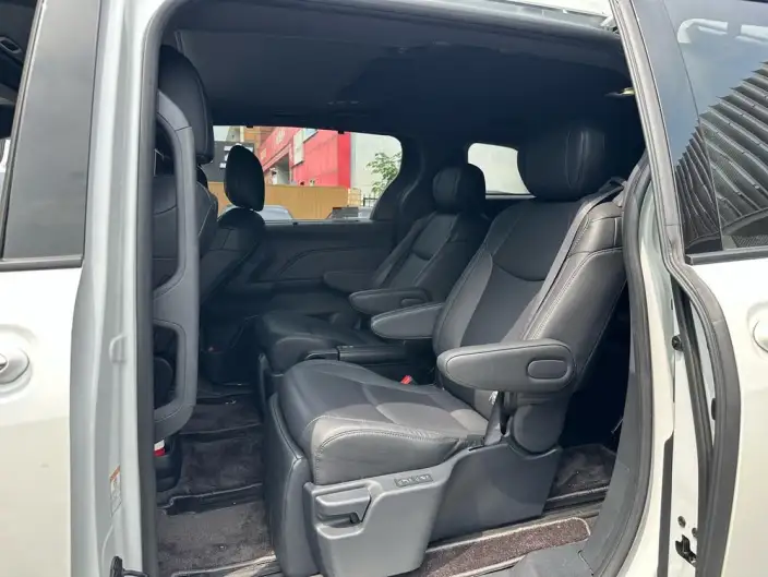 Toyota Sienna 2024 Model Hybrid 2.5L 4WD Premium Edition – фото 11