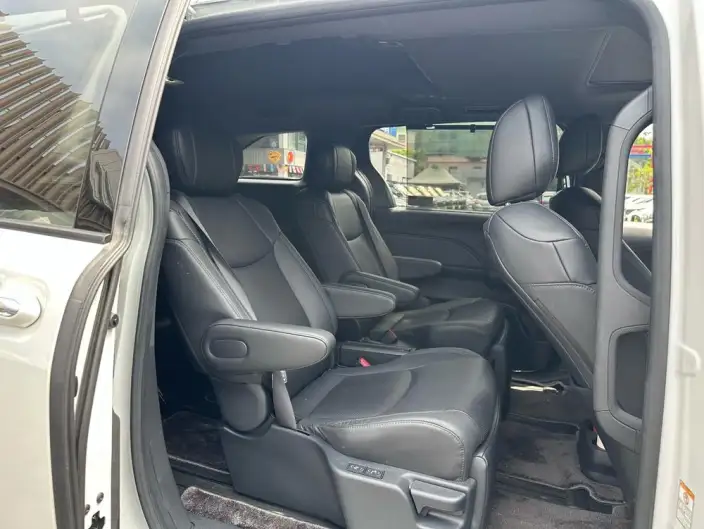 Toyota Sienna 2024 Model Hybrid 2.5L 4WD Premium Edition – фото 13